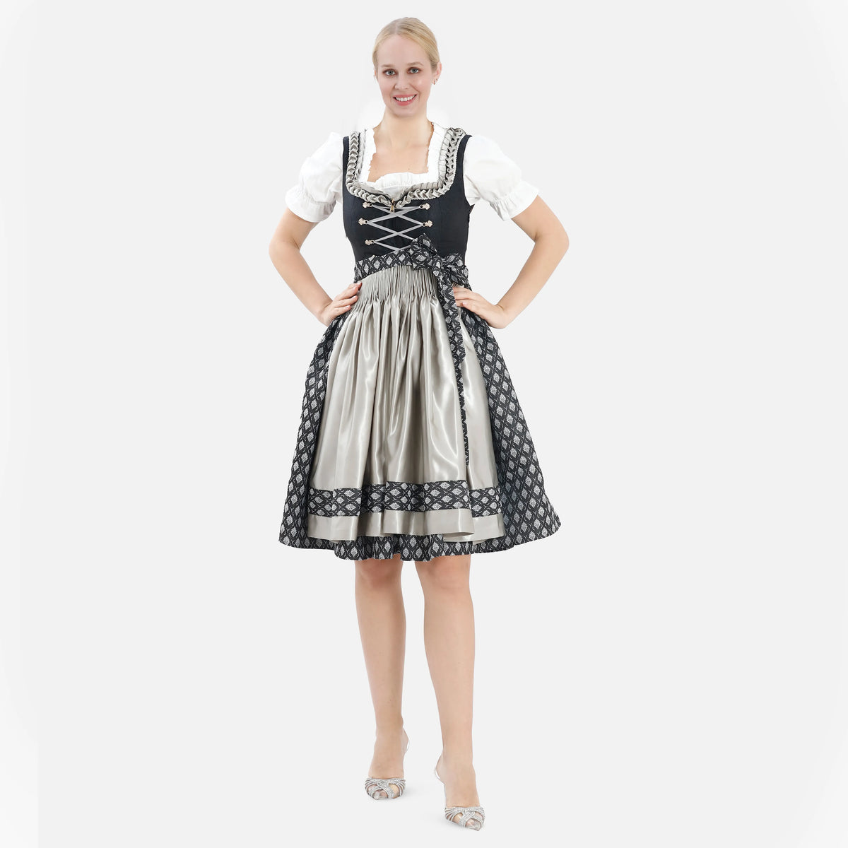 Dirndl Klara – Royales Schwarz